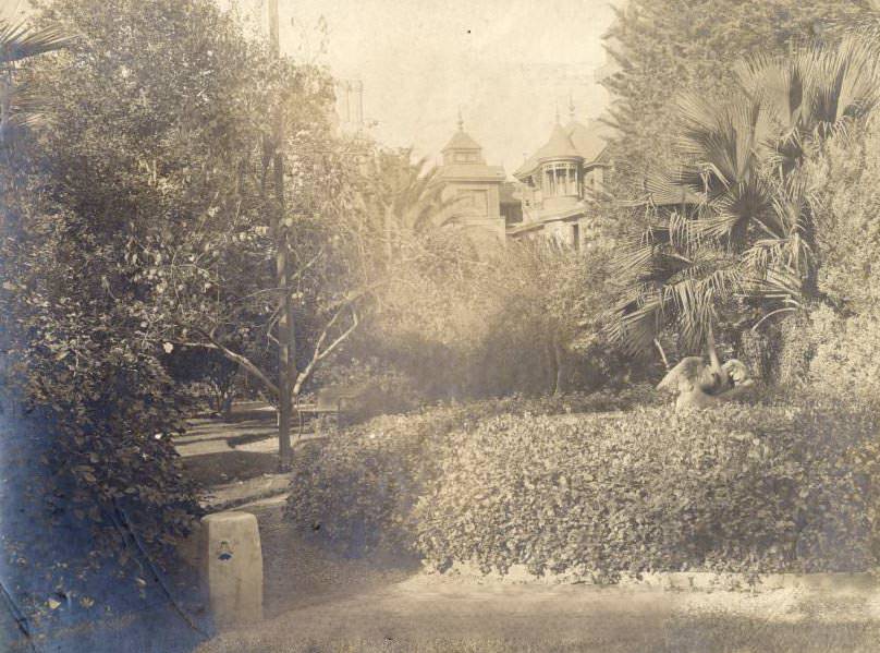 View of Winchester House facade, southeast corner before 1906 earthquake.