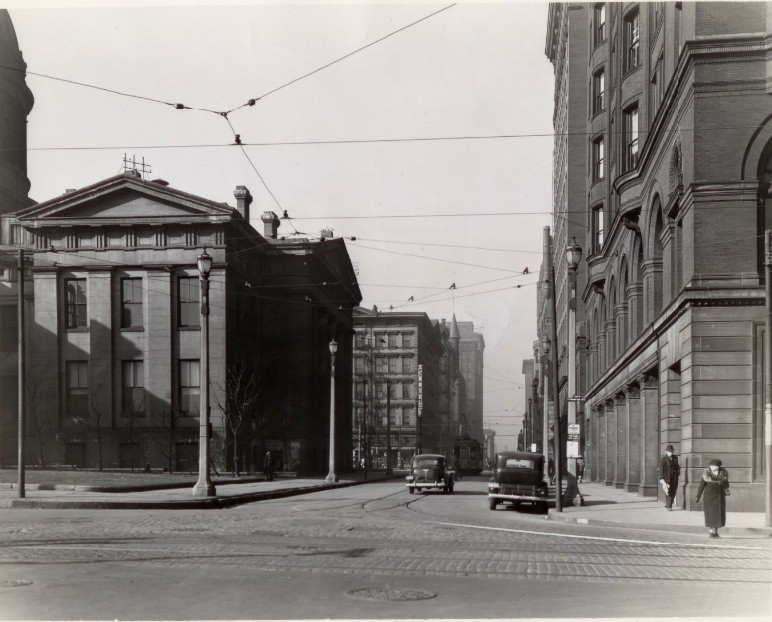 The buildings on Fourth and Chestnut streets, 1938