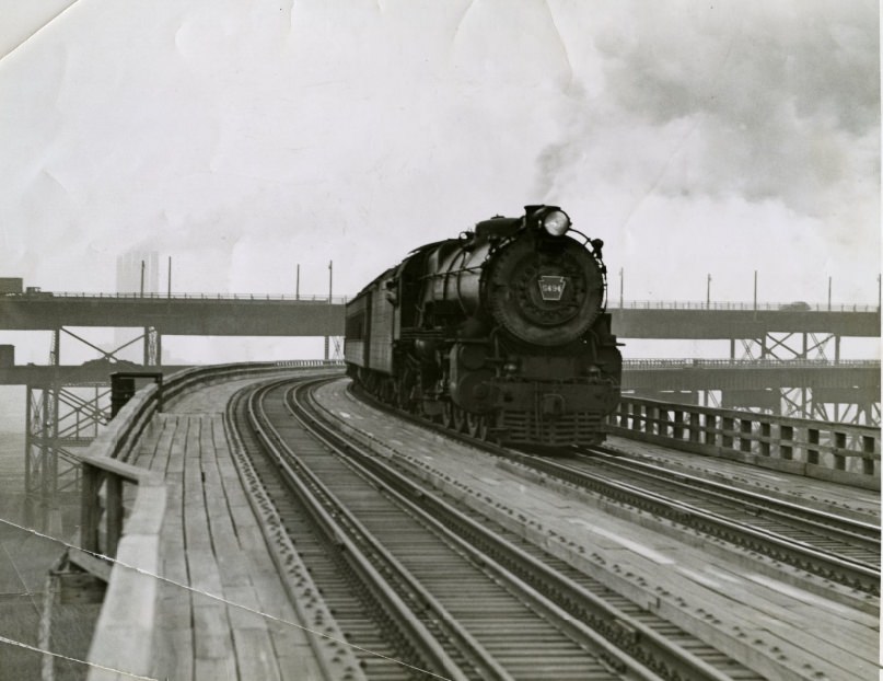 MacArthur Bridge-Train, 1939
