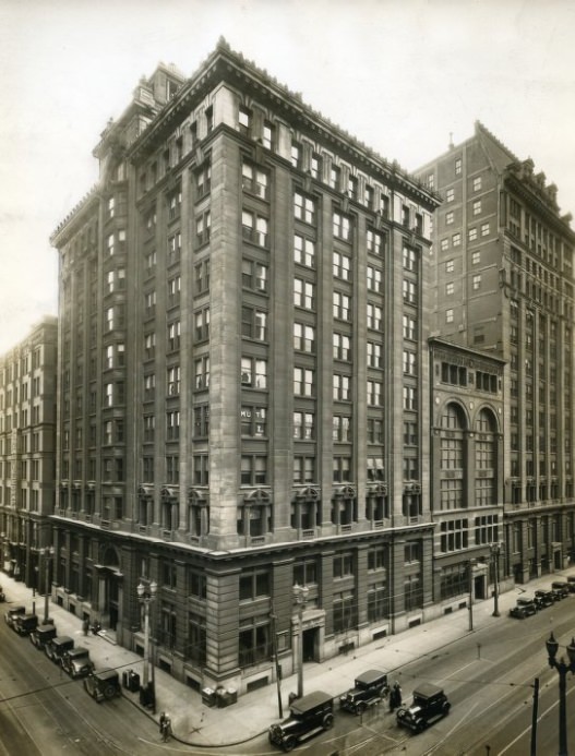 Bank of Commerce zoomed out, 1931