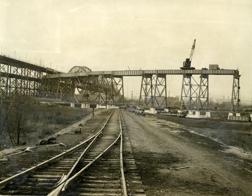 Erecting the new north east approach to the St. Louis Municipal Bridge, which is now known as the MacArthur Bridge, 1932