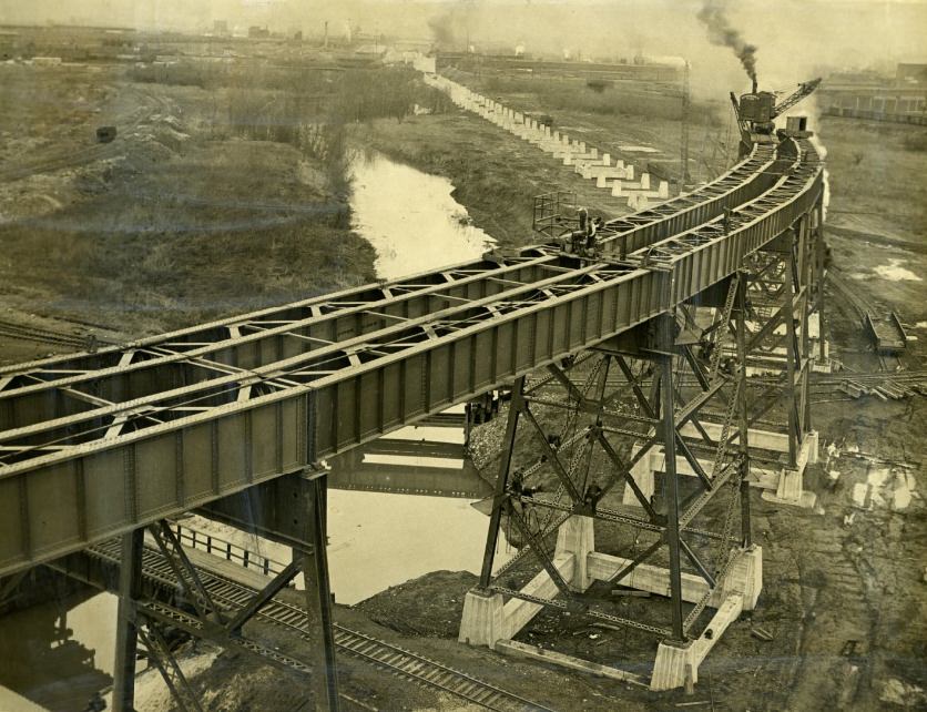 Erecting the new north east approach to the St. Louis Municipal Bridge, 1932