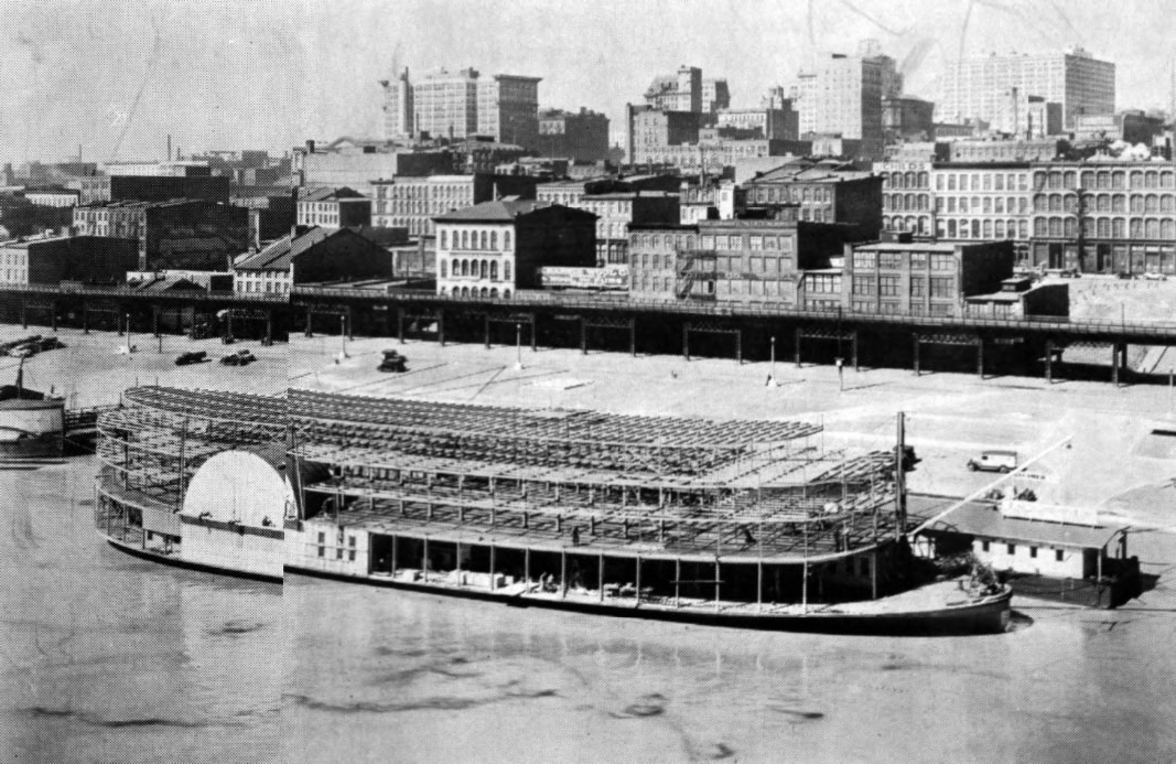 The construction of the superstructure of the President steamboat, 1933