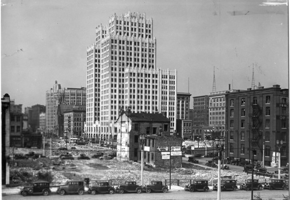 Looking north along 13th from Market St. in St. Louis, 1932