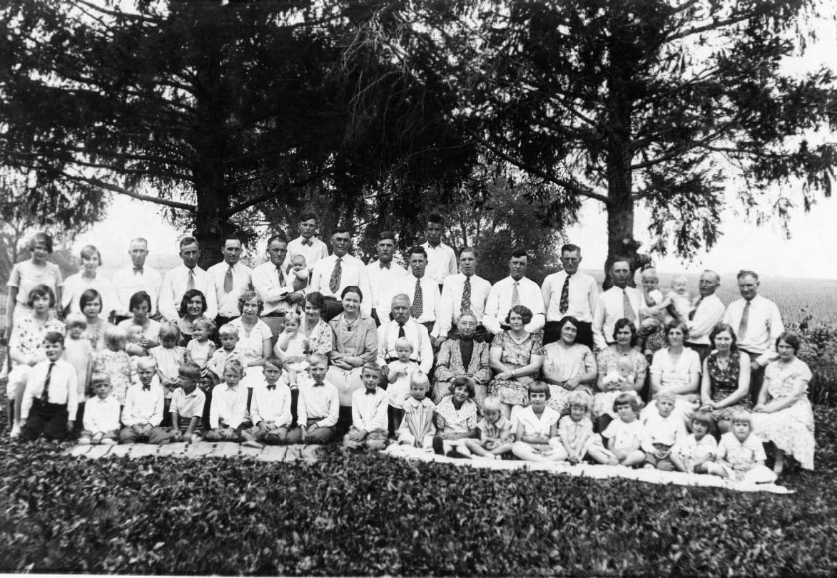 The Knobbe family gets together for a family reunion, 1932.