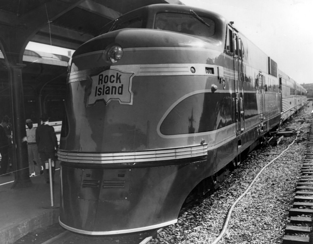 This new "Rocket" of the Rock Island Lines was on exhibition at Union Station yesterday prior to beginning scheduled twice-a-day round trips between Chicago and Peoria, 1937