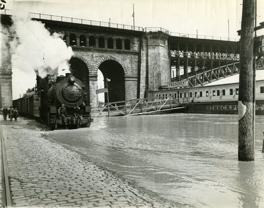 A train steaming in the overflow at Eads Bridge, 1939