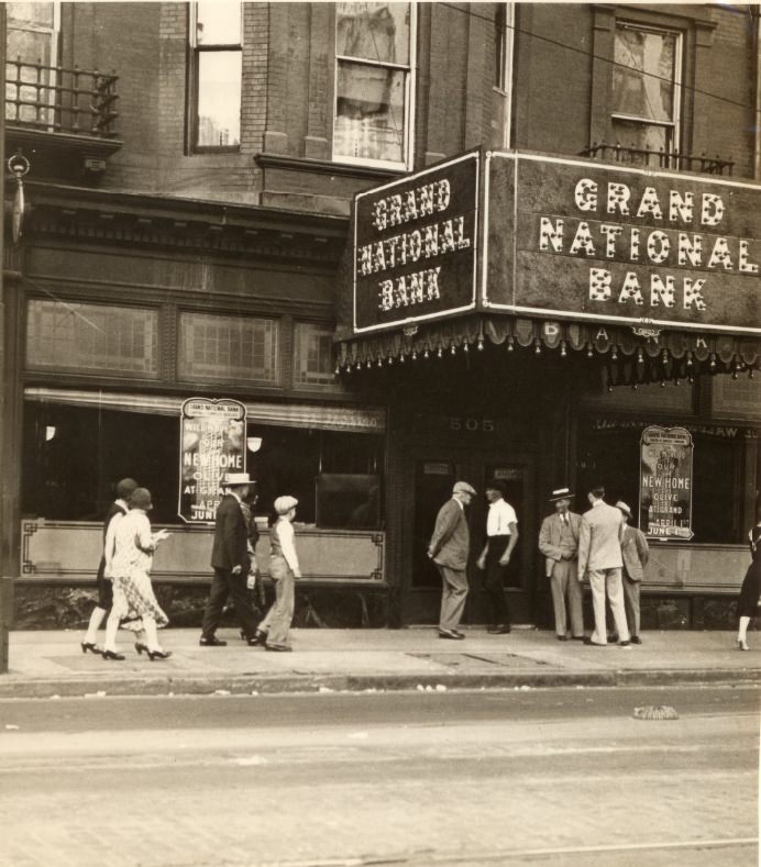 Grand Avenue National Banks (exterior), 1930