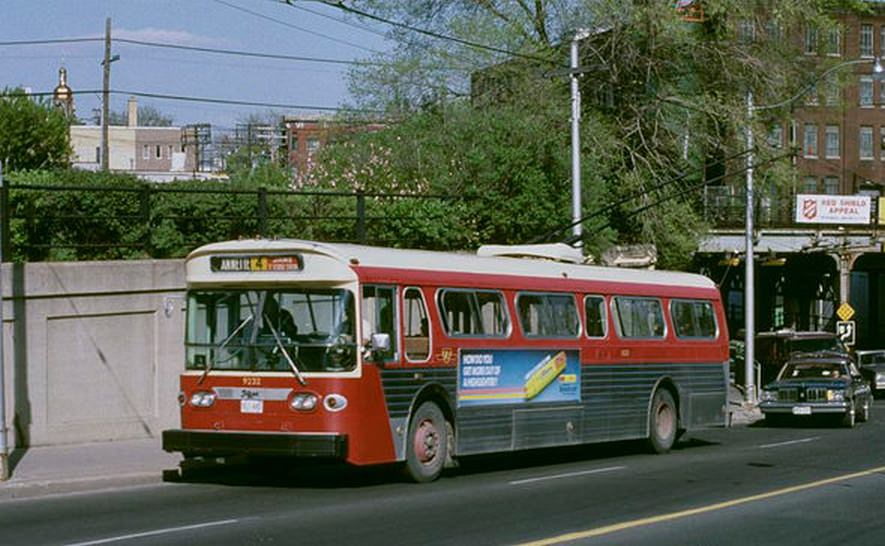 Trolley Bus at Dupont/Annette and Dundas. Image from barp, 1980s