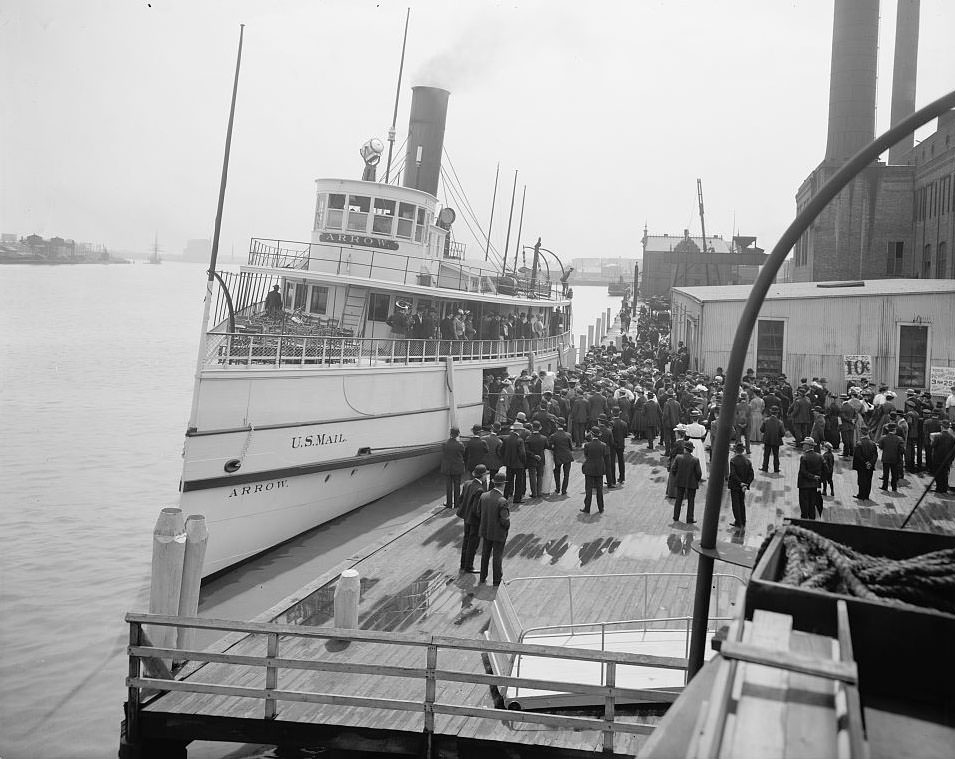 At the dock, Toledo, Ohio, 1909