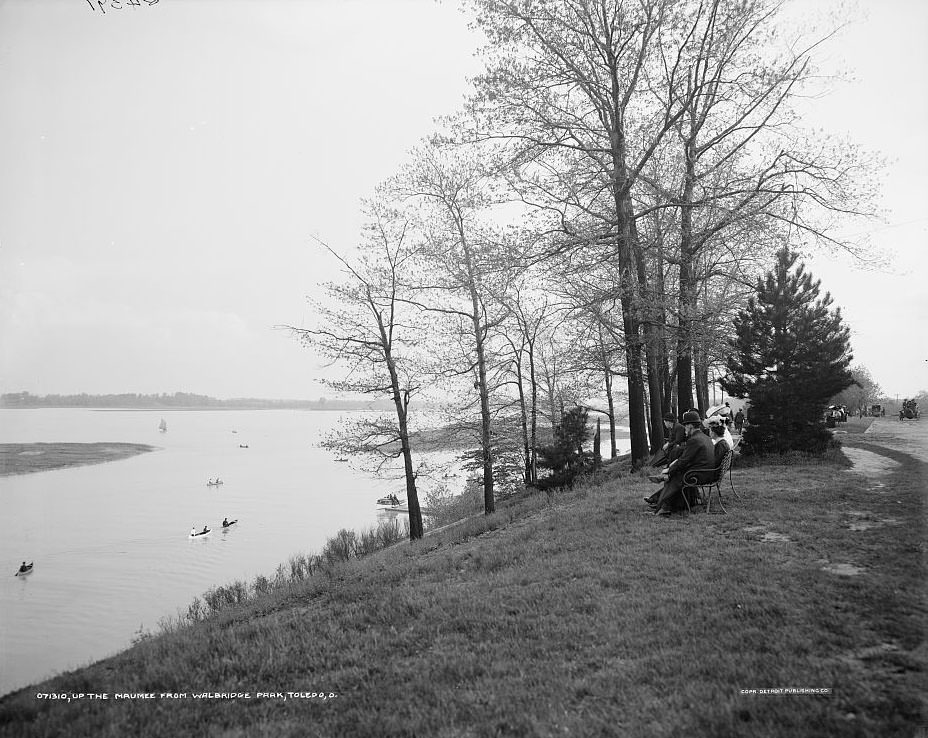 Up the Maumee from Walbridge Park, Toledo, Ohio, 1909.between 1900 and 1910