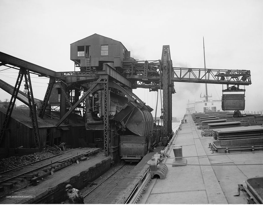 Brown hoist, Hocking Valley coal dock, Toledo, Ohio, 1910