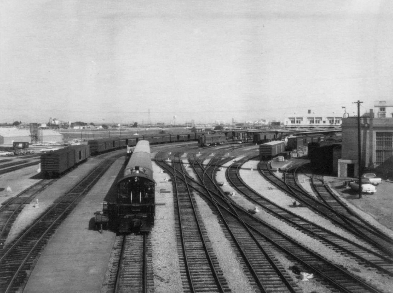 Main rail lines approaching the Dallas Union Station from the south, 1968