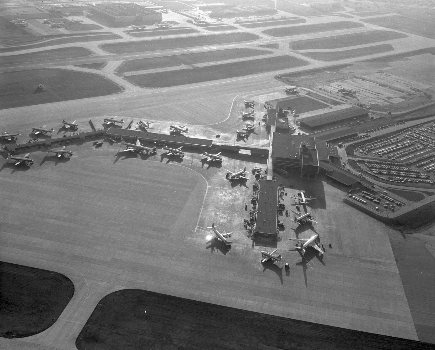 Aerial view of planes at Love Field at 7 a.m., Dallas, 1960