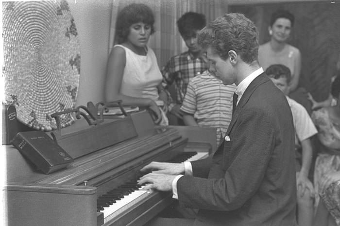 The young Van Cliburn, a Texas pianist protégé, was already well-known and loved in 1962.