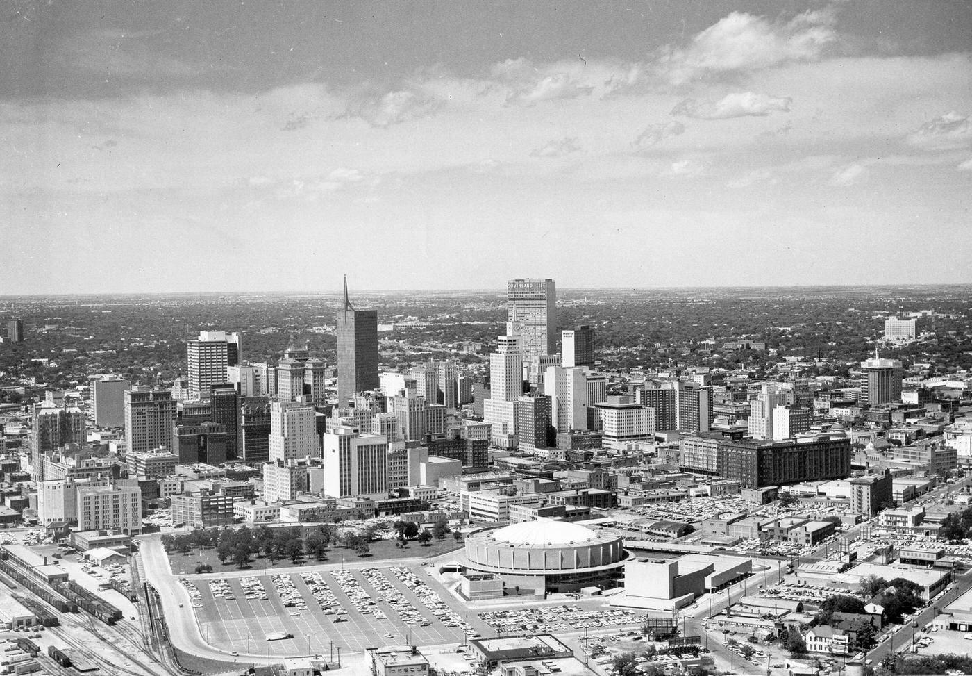 Aerial view with the Memorial Auditorium in the center foreground, Dallas, Texas, 1960.