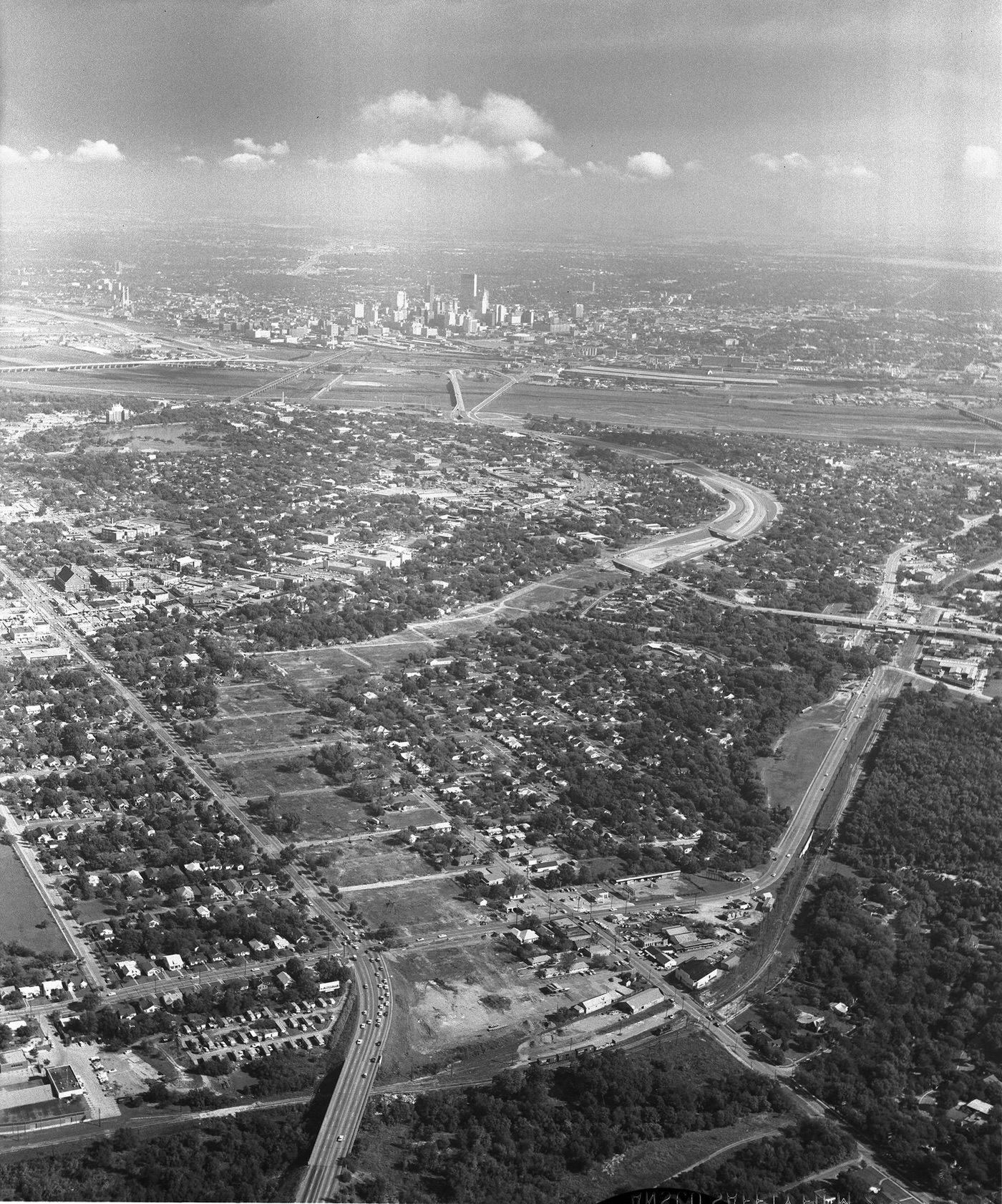 The Thornton freeway, Beckley and Marsallis area, Dallas, Texas, 1960