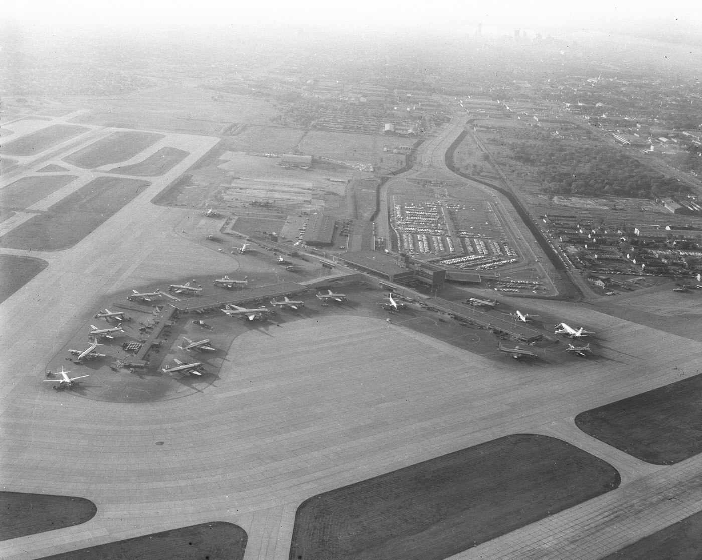 Aerial view of planes at Love Field at 7 a.m., Dallas, 1960