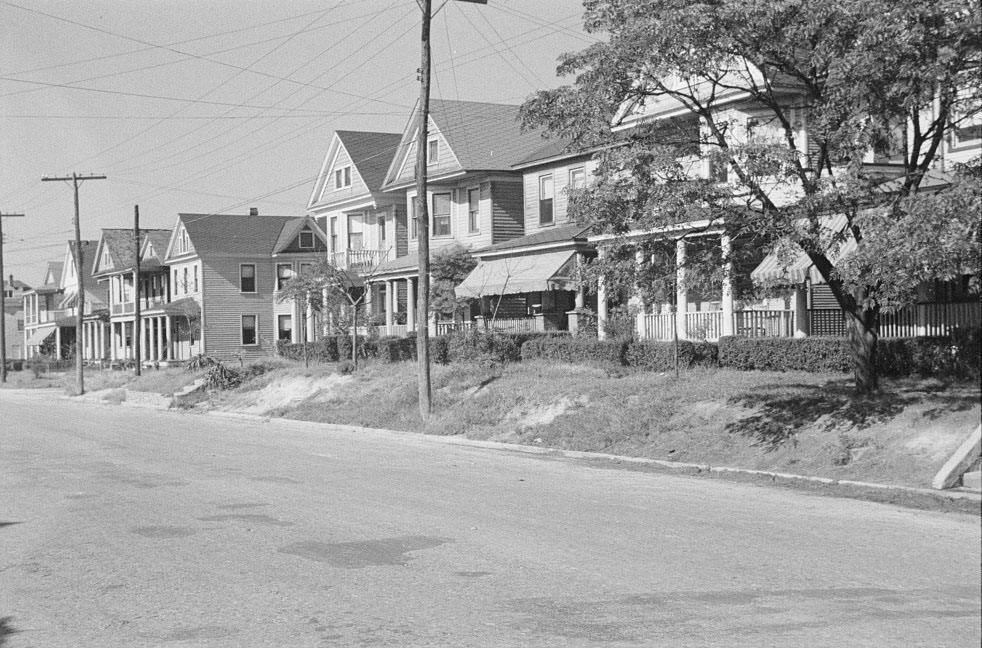 Attractive homes in a better district, Newport News, Virginia, 1936