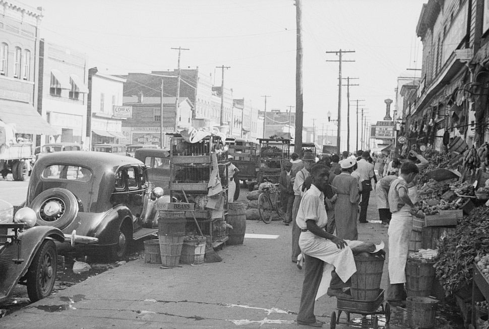 Market in the Newport News, Virginia, 1936