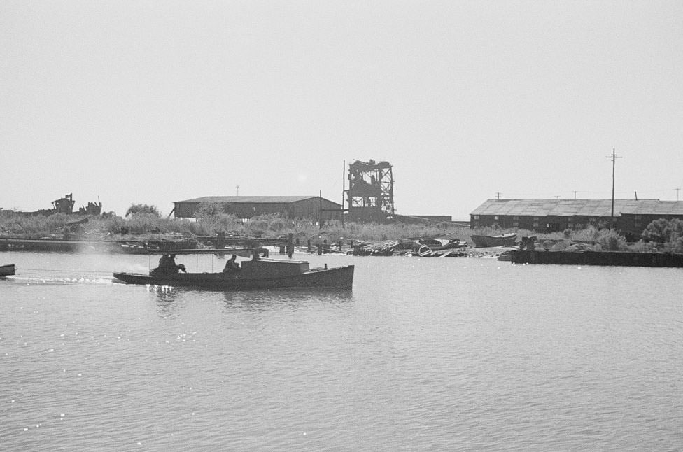 Fishing boats in harbor, Newport News, Virginia, 1936