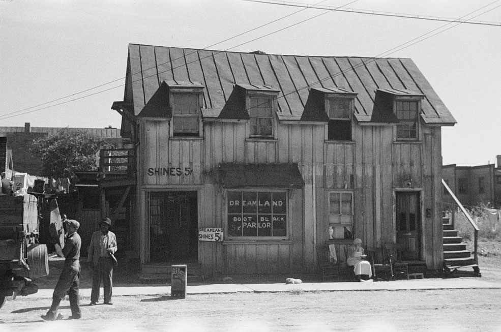 View of life in the Newport News, 1934