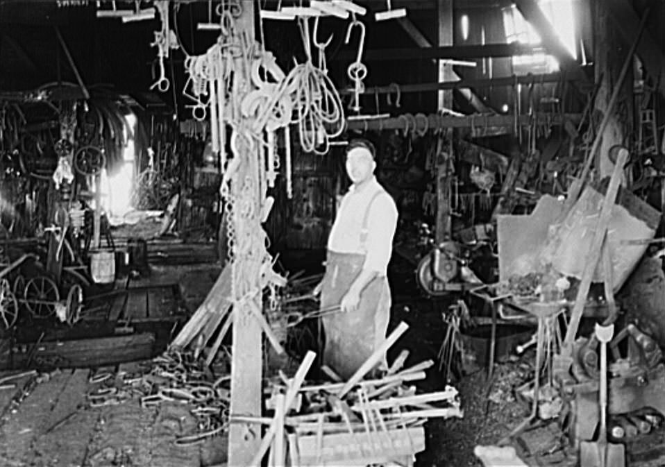 Blacksmith shop, the only one in the city. Newport News, Virginia, 1936