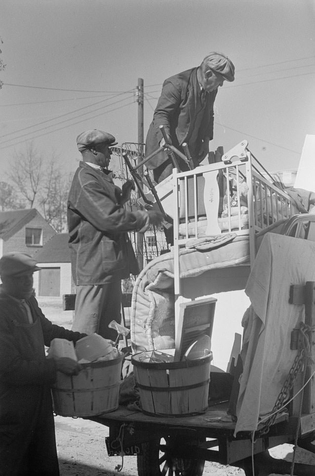 Moving into a new home, Newport News Homesteads, Virginia, 1937