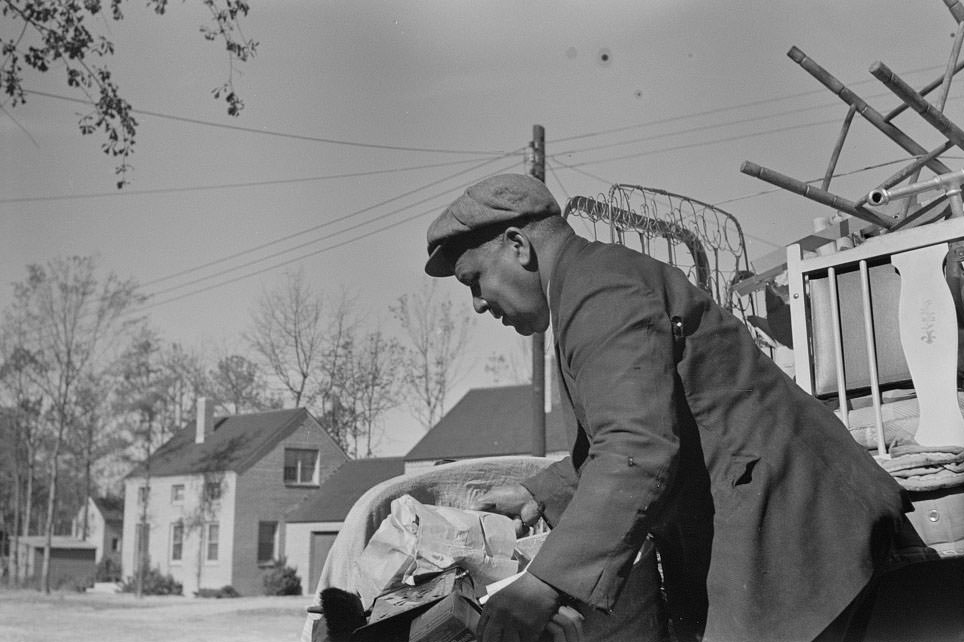 Moving into a new home, Newport News Homesteads, Virginia, 1937