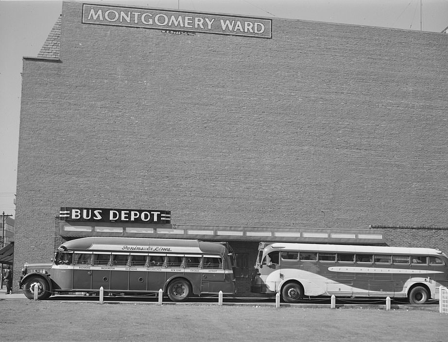 Bus depot in Newport News, Virginia, 1941
