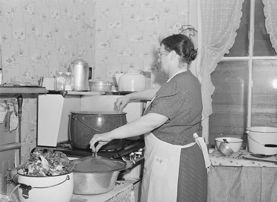 Cook at Salvation Army. Newport News, Virginia, 1941