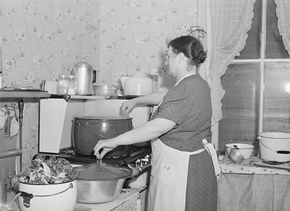 Cook at Salvation Army. Newport News, Virginia, 1941