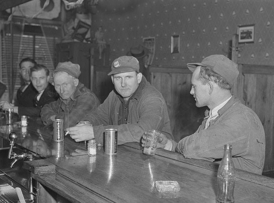 Shipyard workers at bar. Newport News, Virginia, 1941