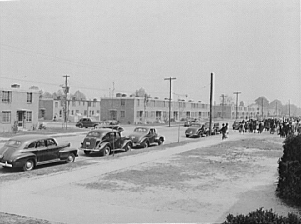 Shipyard workers leaving their work, 1942