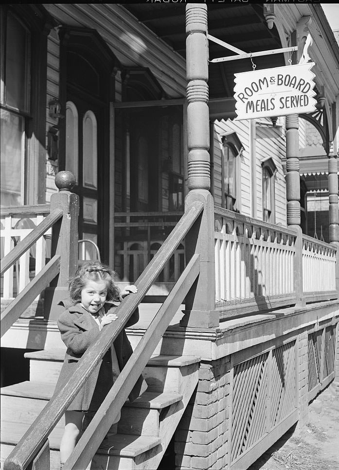 Rooming house in Newport News, Virginia, 1941