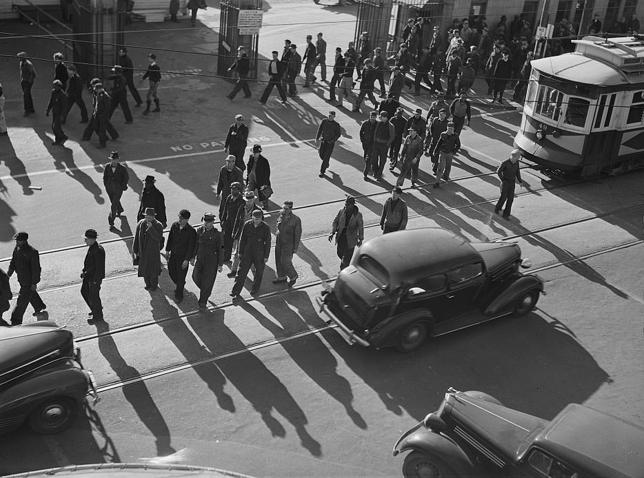 Shipyard employees getting out at 4:00 p.m. Newport News, Virginia, 1941