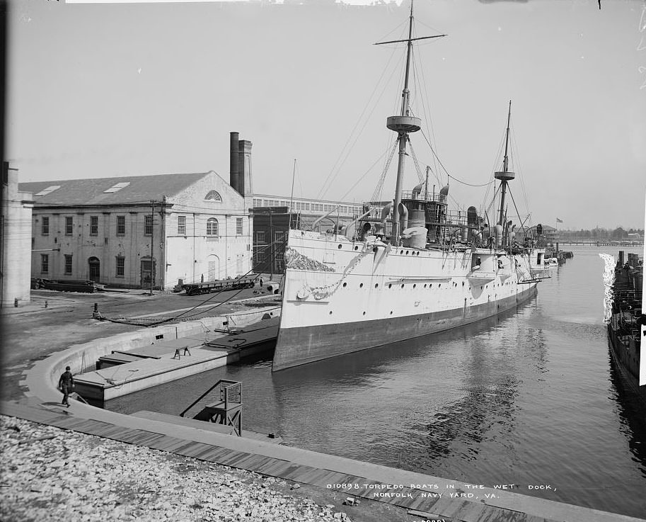 Torpedo boats in the wet dock, Norfolk Navy Yard, 1905