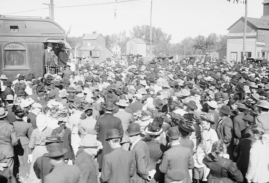 Crowd at Norfolk - Taft party, 1908.