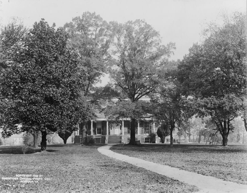 Center Hill, Petersburg, 1906.