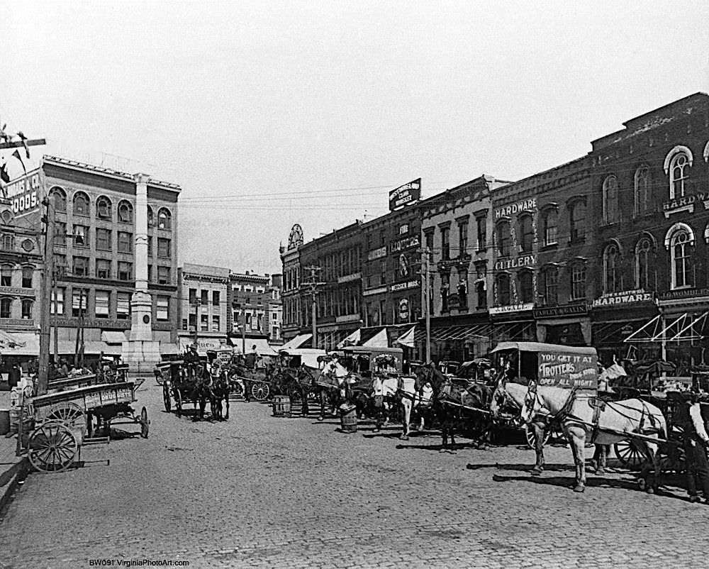 Commercial Place (with horses and Statue) 1905