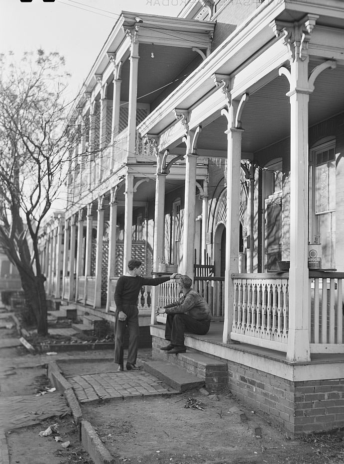 Defense workers in front of rooming houses. Norfolk, Virginia, 1941