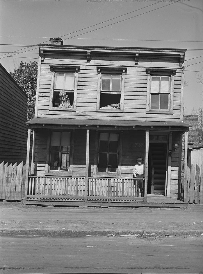 House occupied by defense worker and family. They came from North Carolina farm. Rent ten dollars per month. Norfolk, Virginia, 1941