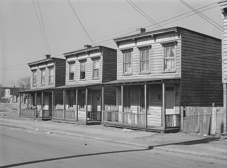 Untitled photo, possibly related to: Houses occupied by defense workers. Norfolk, Virginia, 1941