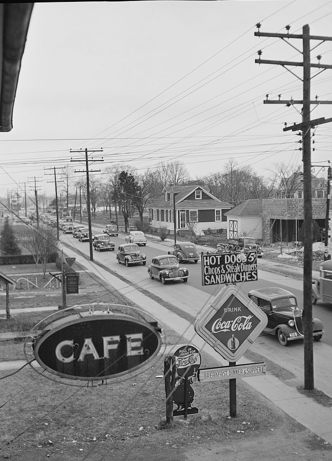 Four o'clock traffic, Norfolk, 1941