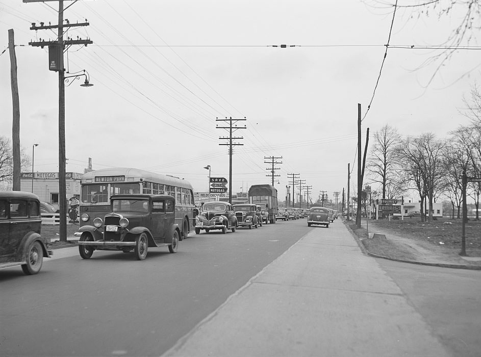 Four o'clock traffic, Norfolk, Virginia, 1941