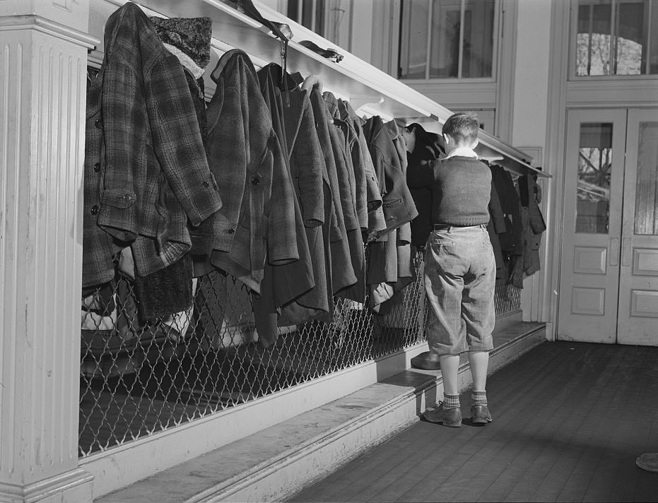 Cloakroom, public school. Norfolk, Virginia, 1941