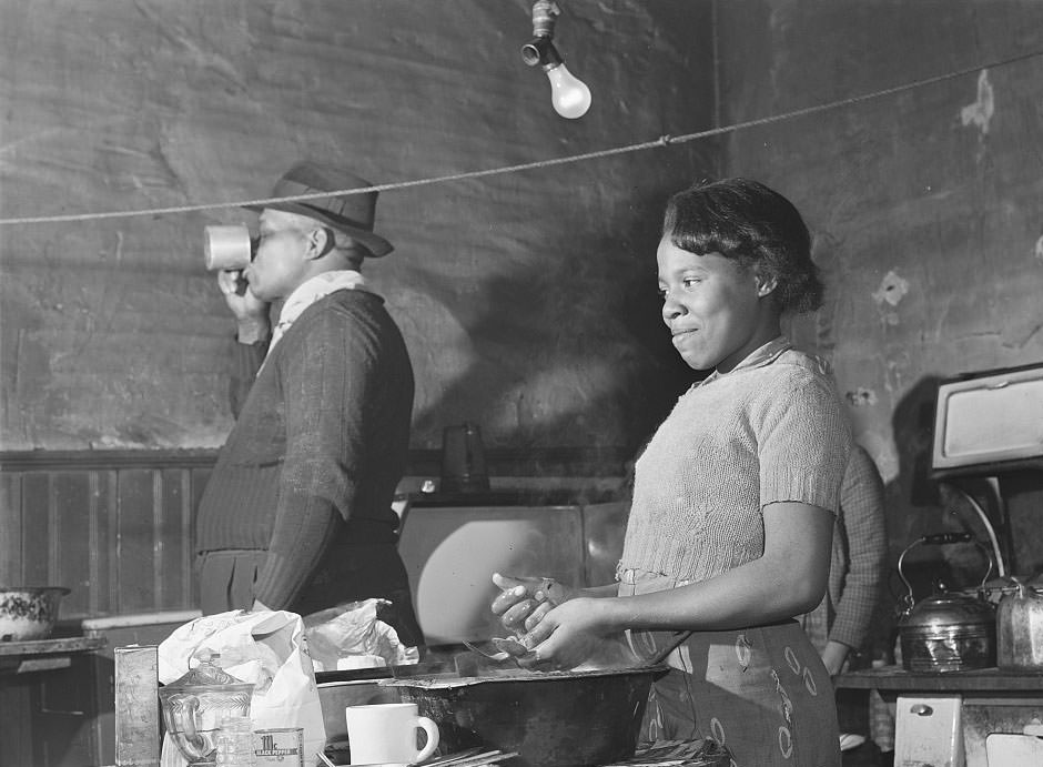 Kitchen in house which rents for sixteen dollars per month in a slum district, Norfolk, Virginia, 1941