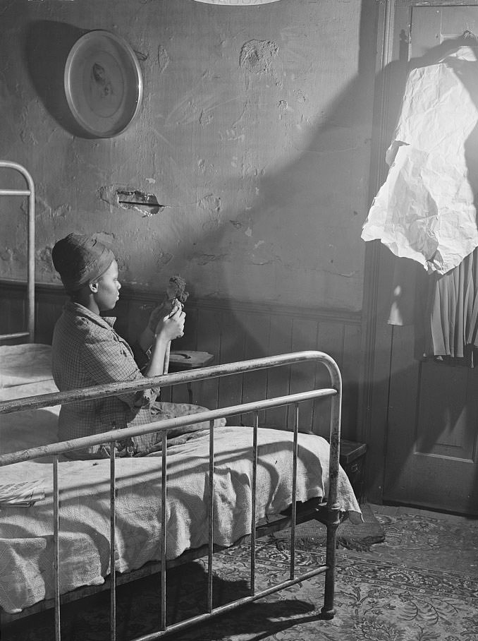 House in a slum district of Norfolk, Virginia, 1941