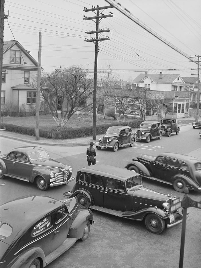 Four o'clock traffic, Norfolk, 1941