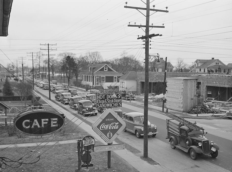 Four o'clock traffic. Norfolk, 1941